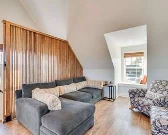 Rest & Relax: Tennessee Home w/ Patio & Fire Pit - Springfield - Living room