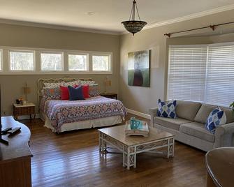 Cheekwood Historic Birdsong Lodge: A Charming Escape Near Downtown Nashville, Tn - Ashland City - Habitación