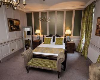 Cross Hands Hotel by Greene King Inns - Bristol - Yatak Odası