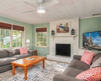Swamp Fox Retreat in Historic Willowbank Neighborhood.15 minutes to PI. - Georgetown - Sala de estar