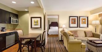 路易斯安那拉斐特希爾頓惠庭套房酒店 - 拉法葉 - 拉斐特（路易斯安那州） - 臥室