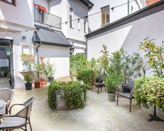 Hotel Forty One - Bucharest - Patio