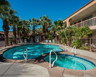 Quality Inn Saint George South Bluff - סנט ג'ורג' - בריכה