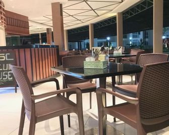 Ksl Hot Spring Resort - ג'והור באהרו - מסעדה