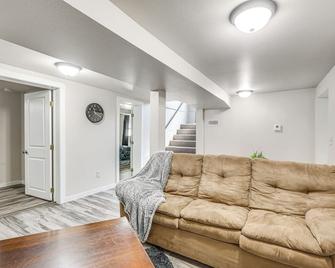 Cozy Sturgis Retreat - Walk to Main St and Saloons! - Sturgis - Obývací pokoj