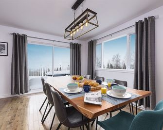 L'Éveil du fleuve. Détente, Spa, nature et ski. - L'Isle-aux-Coudres - Salle à manger