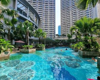 Apartemen Taman Anggrek - ג'קרטה - בריכה
