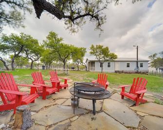 Vacation Rental in Kerrville Pets Welcome! - Kerrville - Terasa