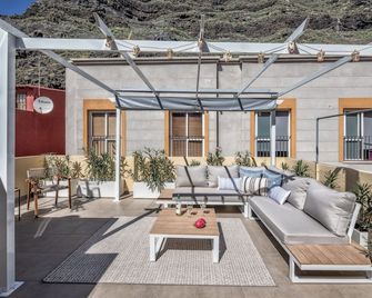 Casa El Puerto by Huskalia - Tazacorte - Patio