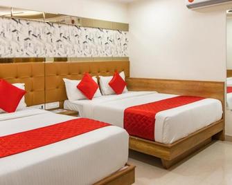 Hotel Hometown Near Us Embassy Bkc - Mumbai - Bedroom