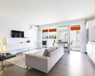Modern apartment 2 bedrooms quiet terrace in a palm beach area, 30 meters from seaside - Cannes