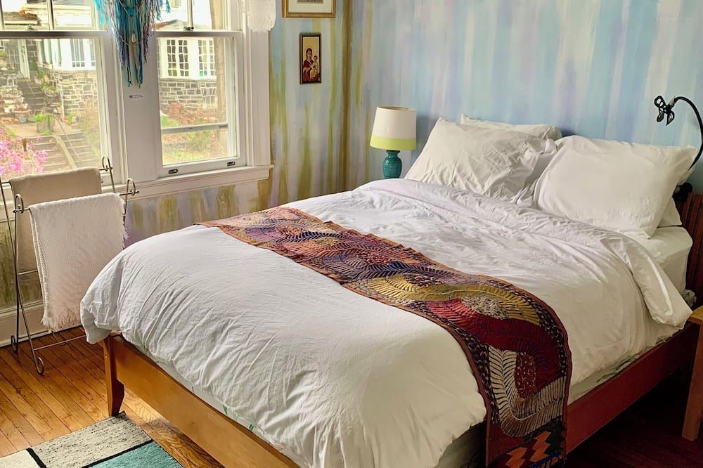Artsy Homey Rowhouse, 3bdrm & office, quiet urban area, free parking, fast WiFi - Baltimore - Habitación