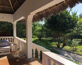 Tantaruga s Eden the hidden peace of heaven and tranquility - Bwejuu - Balcony