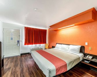 Motel 6 San Antonio Splashtown - San Antonio - Schlafzimmer