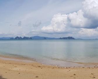 Anattaya Holiday Home - Ko Yao Noi - Strand