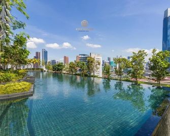 Continew Residence by HomeBrickz - Kuala Lumpur - Pool