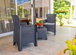 Macmillan's Holiday Villas - Grand'Anse Praslin - Patio