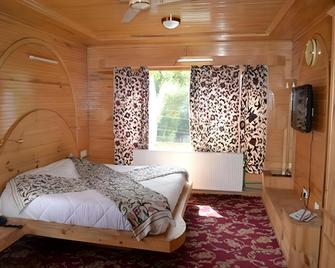 Hotel Paradise Inn - Pahalgam - Bedroom