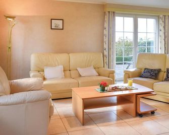 Awesome home in Büllingen with WiFi - Büllingen - Sala de estar