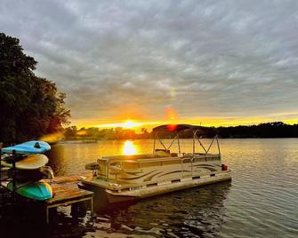 The Perfect Lake Getaway! - Paw Paw