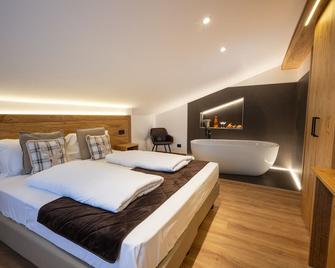 Hotel Iris - Pescasseroli - Bedroom