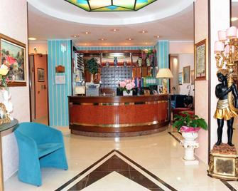Hotel Cristallo - Malcesine - Front desk