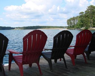 Beautiful lakefront home in quiet cove, minutes from Clemson University. - Seneca - Innenhof