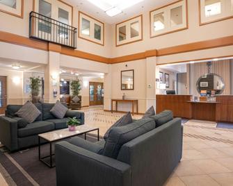 Sandman Hotel and Suites Squamish - Squamish - Σαλόνι ξενοδοχείου
