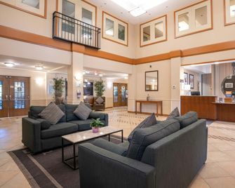 Sandman Hotel and Suites Squamish - Squamish - Lobby