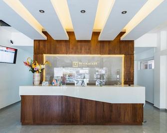 Hotel Revolucion - Tijuana - Resepsiyon