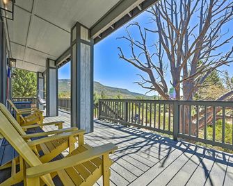 Mtn Views and Gas Fire Pit Luxe Pine Escape! - Pine - Balcón