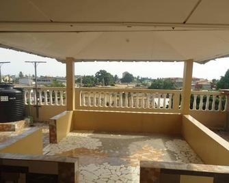 Spacious apartment - covered panoramic terrace with ocean breeze! - Grand-Bassam - Balcon