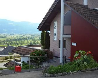 Hotel Frohe Aussicht - Uznach - Vista del exterior
