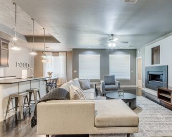 Custom Industrial-Chic Home with Fenced Yard - Edmond - Living room