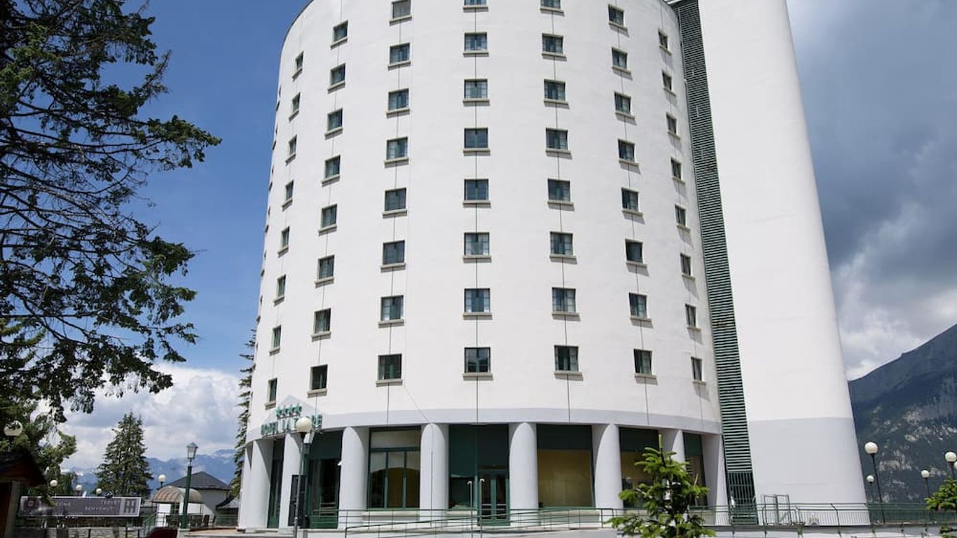 هوتل لا توري