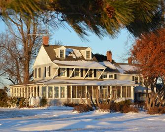 Black Walnut Point Inn - Tilghman Island - Building
