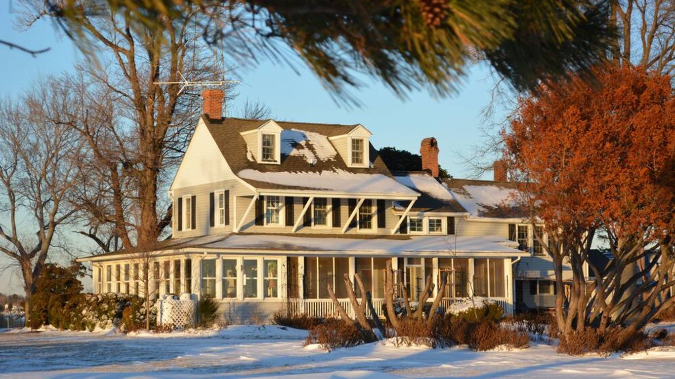 Black Walnut Point Inn