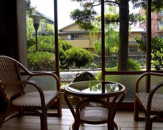 K's House Ito Onsen - Historical Ryokan Hostel - Ito - Patio