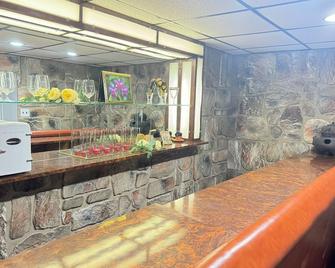 Cozy 1 bedroom close to NYC with private bar - North Bergen - Recepcja