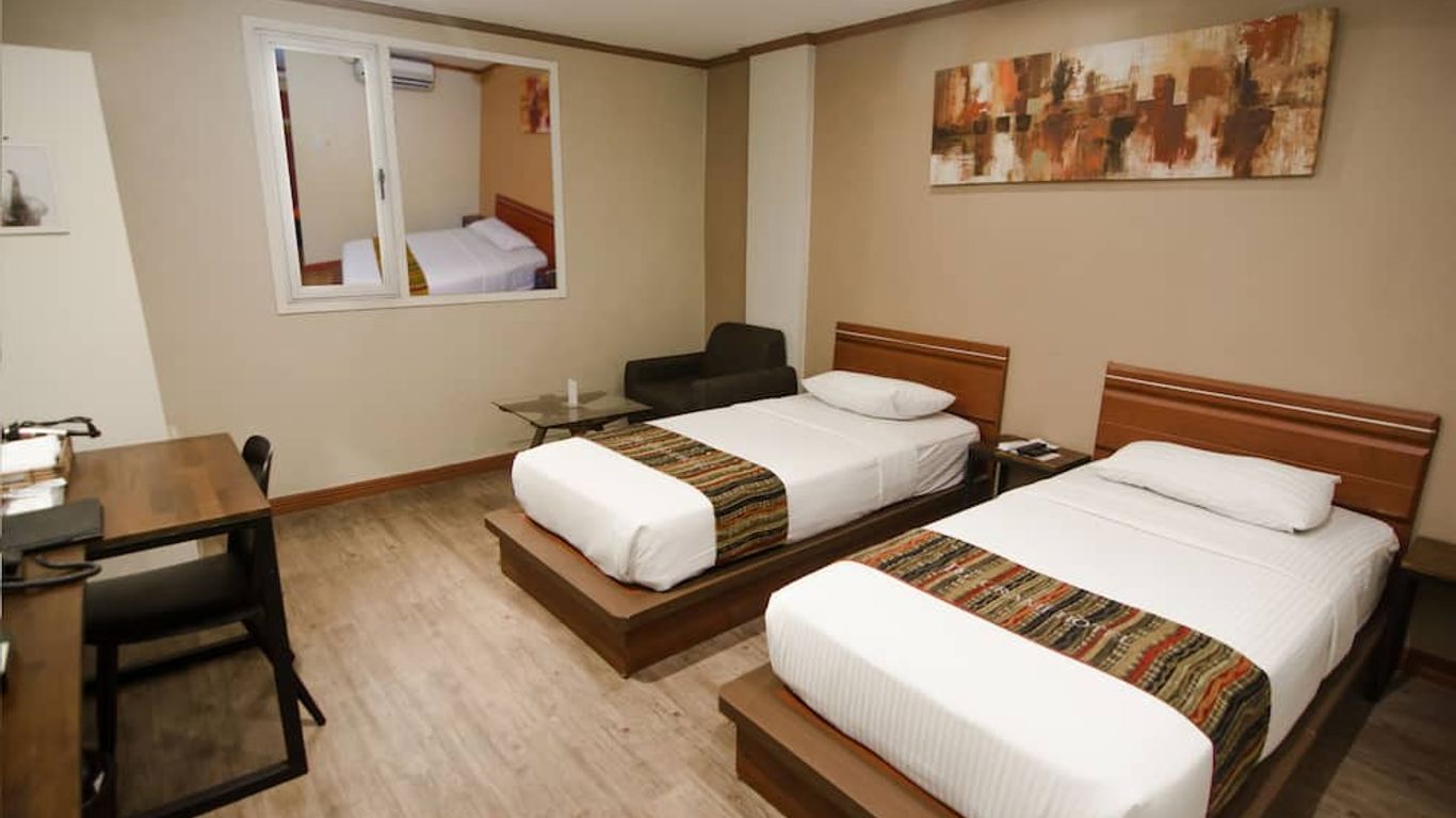 دي جي جرامي هوتل