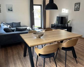Modern vacation apartment (75sqm) in idyllic surroundings with large terrace - Weißenburg in Bayern - Dining room