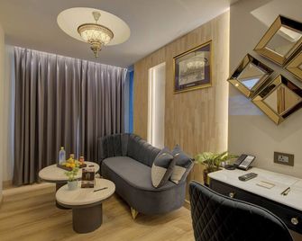 Empire Platinum Suites - New Delhi - Living room