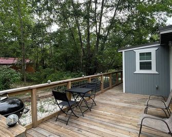 Serene container tiny home with 1 bedroom and WiFi, AC in scenic Garfield - Garfield - Patio