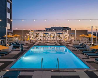 Hilton Buena Park Anaheim - Буена-Парк - Басейн