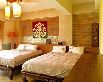 Home & Teak Homestay - Jinning Township - Bedroom