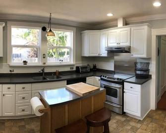 Our rustic, nautical cottage perfect for north coast family fun! - Eureka - Cocina