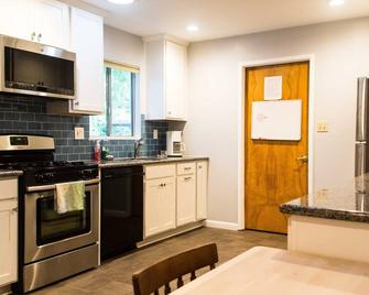 Napa Valley Escape - Great Yountville Location - Yountville - Kitchen