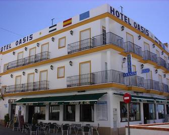 Hotel Oasis - קוניל דה לה פרונטרה - בניין