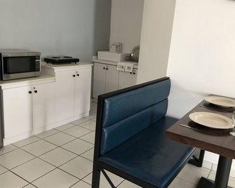 Private, Cozy Studio close to everything you need! - San Juan - Cocina