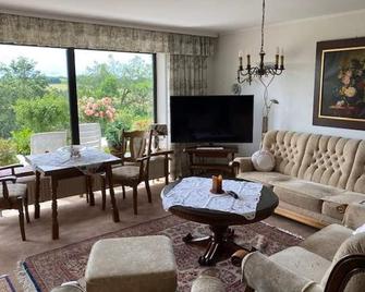 3-bed apartment shower / WC, balcony - Ferienwohnungen Berres - Bad Bertrich - Huiskamer